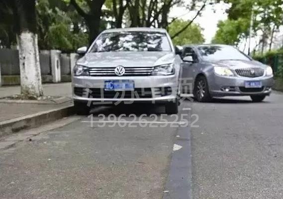 車停在車位也被貼處罰單子？交通警察：這三種停車方式也算違規(guī)！