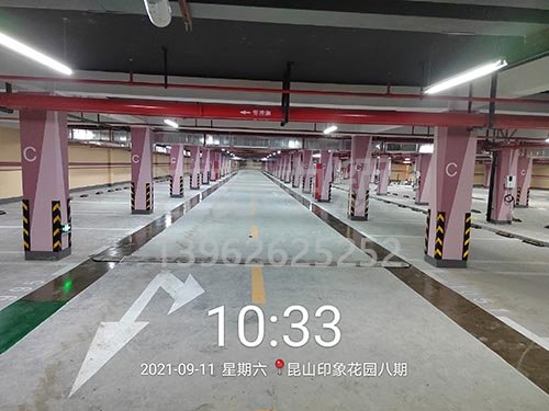 地下停車場理應安裝哪些道路劃線標識牌呢？